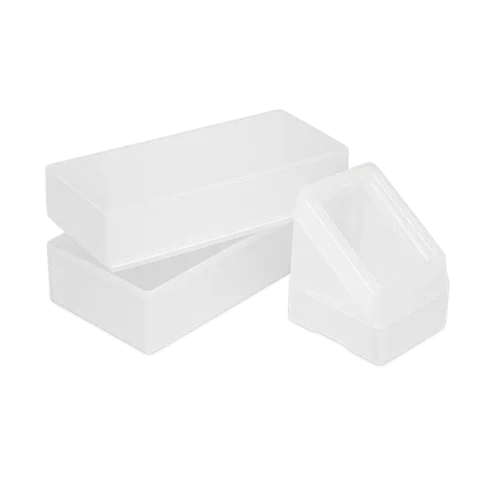 boîtes en plastique